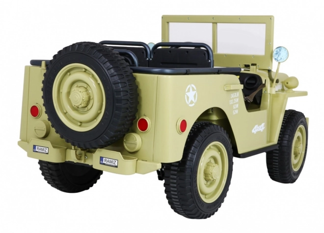 Retro-Militärfahrzeug für Kinder mit 4x4-Antrieb, Platz für 3 und EVA-Reifen