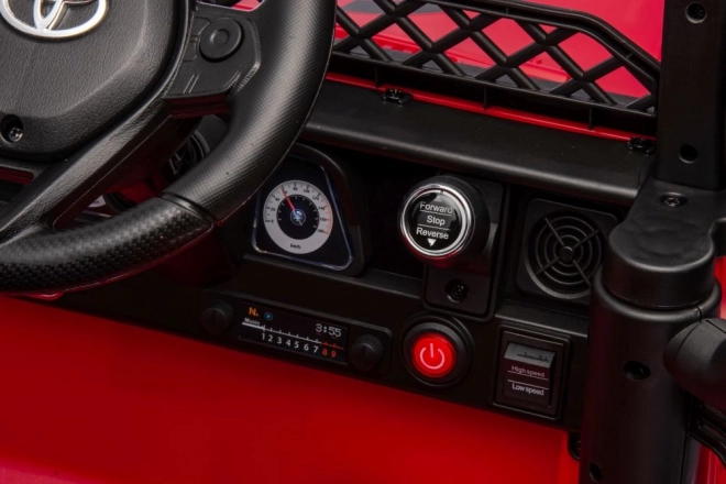 Rotes elektrisches Geländewagen-Spielzeug