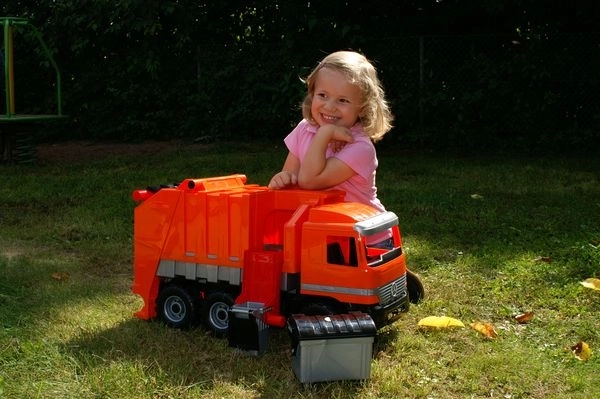 Müllwagen mit Hebecontainer