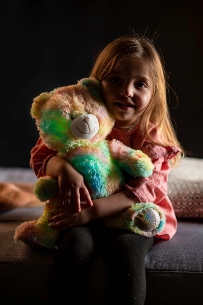 Regenbogen Kuschelbär mit Licht und Ton