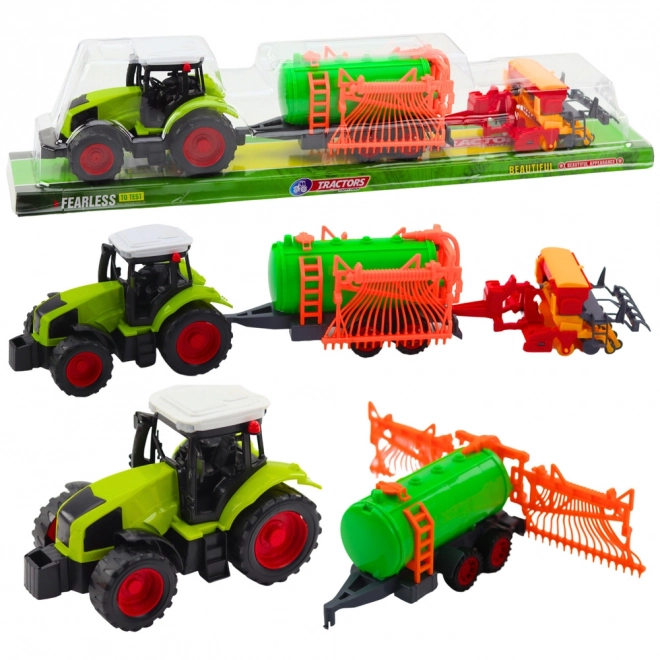 Traktor mit Zisterne und Heuwender