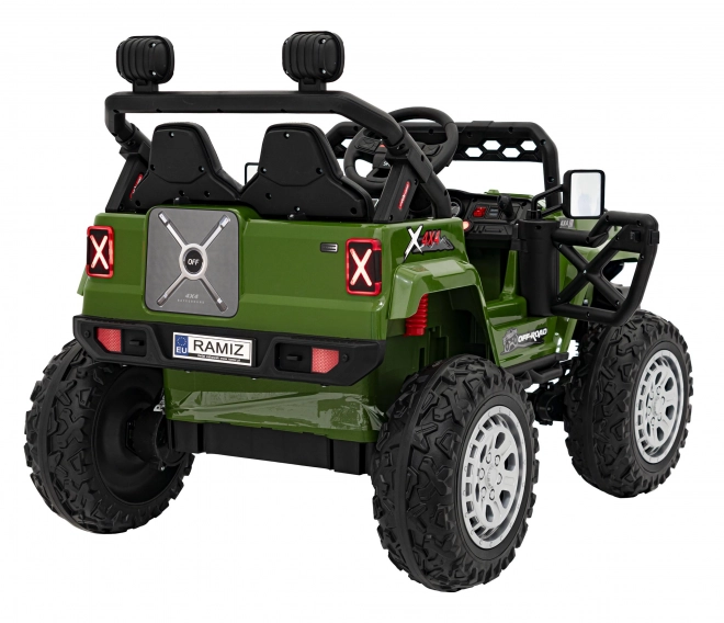 Grünes Offroad-Kinderfahrzeug