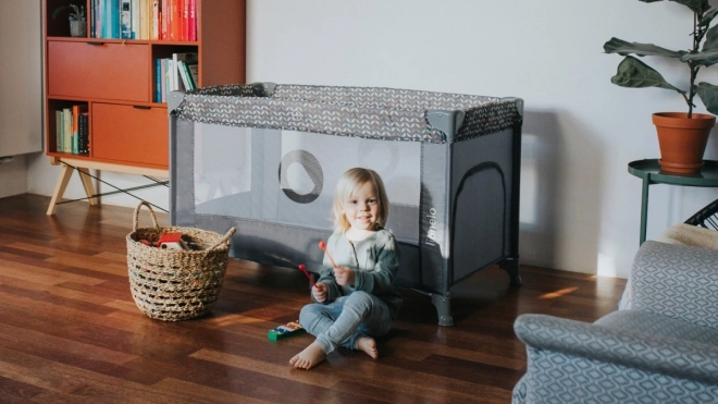 Reisebett für Kinder von LIONELO - Stefi Grey Concrete Multicolor – Graues Beton Multicolor