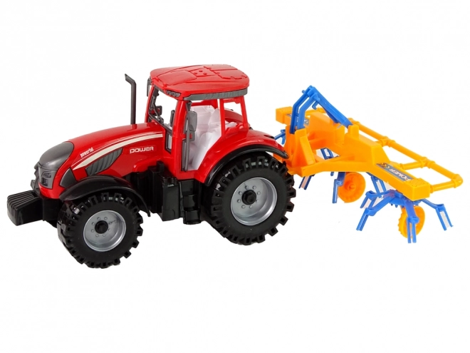 Roter Traktor mit Schwader Friktionsantrieb