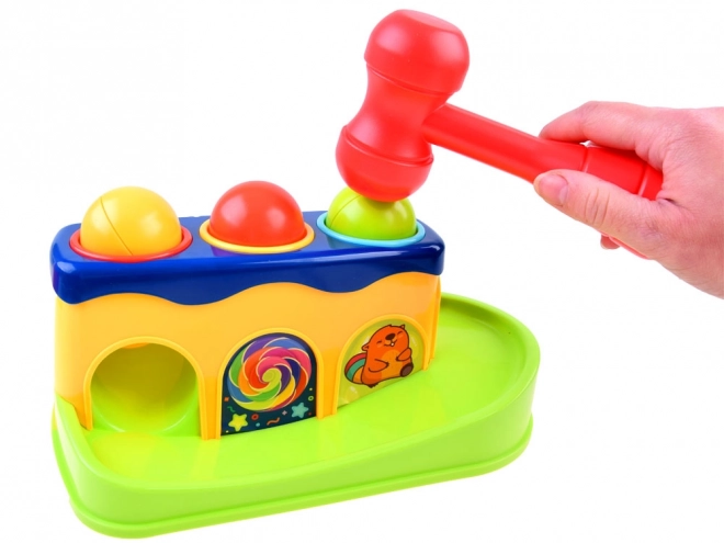 Bunter Hammer Steckspiel mit Bällen
