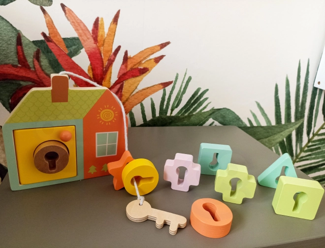 Holzpuzzle mit Türschlössern