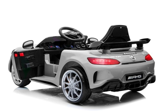 Realistisches Design des lizenzierten MERCEDES GT R