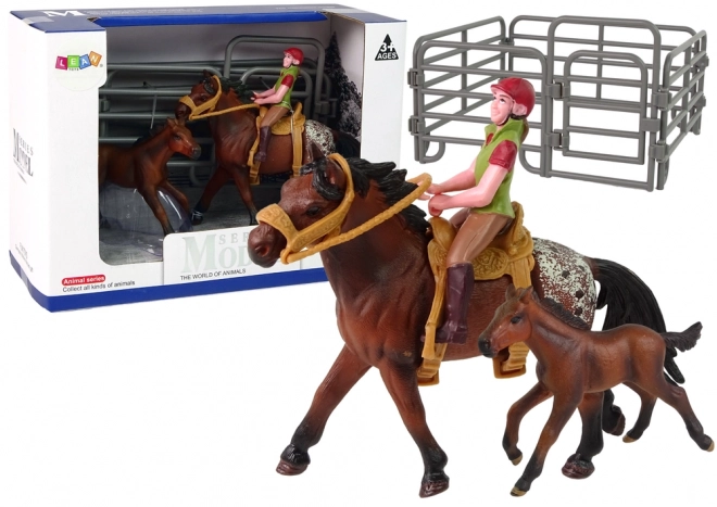 Set von Figuren Pferd und Reiter mit abnehmbarem Sattel