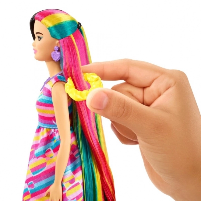 Barbie Totally Hair Puppe mit farbigen Haaren und Herz-Accessoires