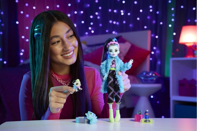 Monster High Pijamaparty-Puppe Frankie Stein