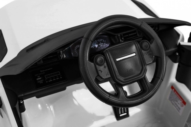 Elektrisches Auto Range Rover Evoque weiß