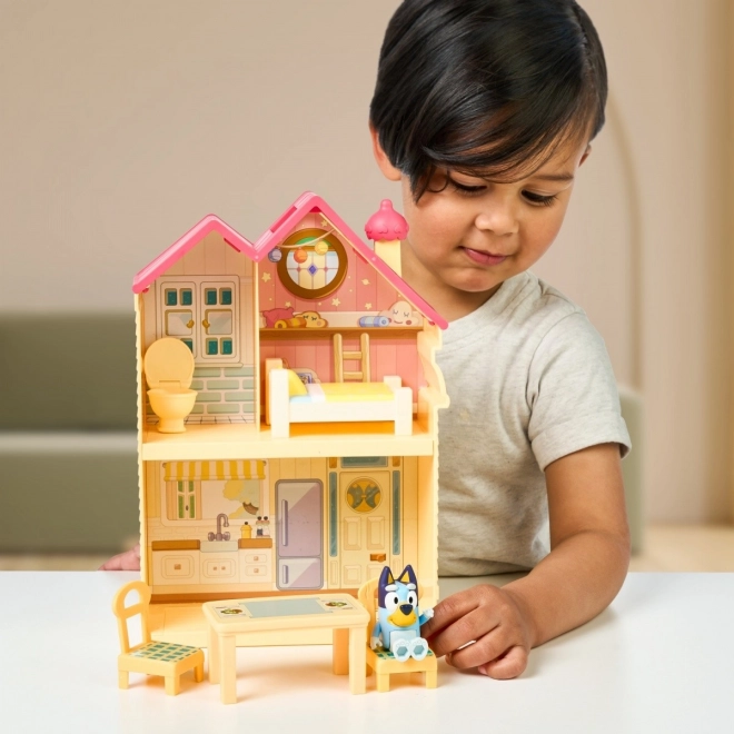 Kompaktes Spielhaus – ideal für unterwegs
