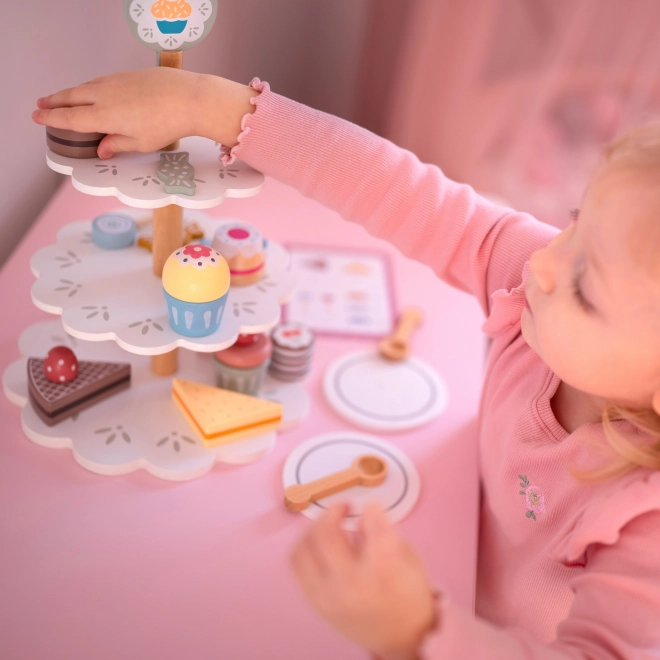 Holzständer mit Kuchen für Kinder