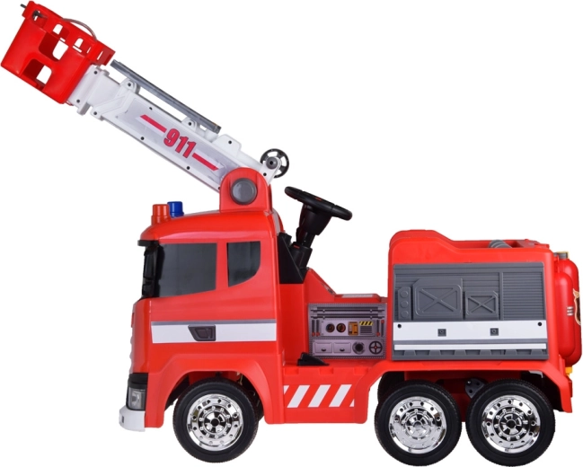 Ausziehbare Leiter mit echter Wasserspritze