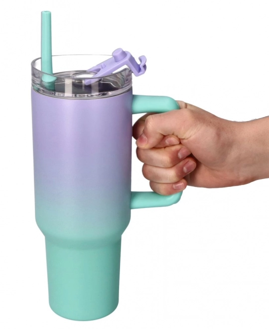 Großer Thermobecher mit Strohhalm