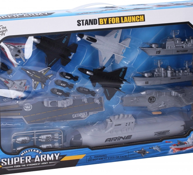 Flugzeugträger mit Katapult und U-Boot