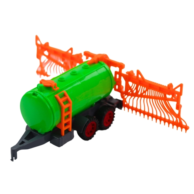 Traktor mit Zisterne und Heuwender