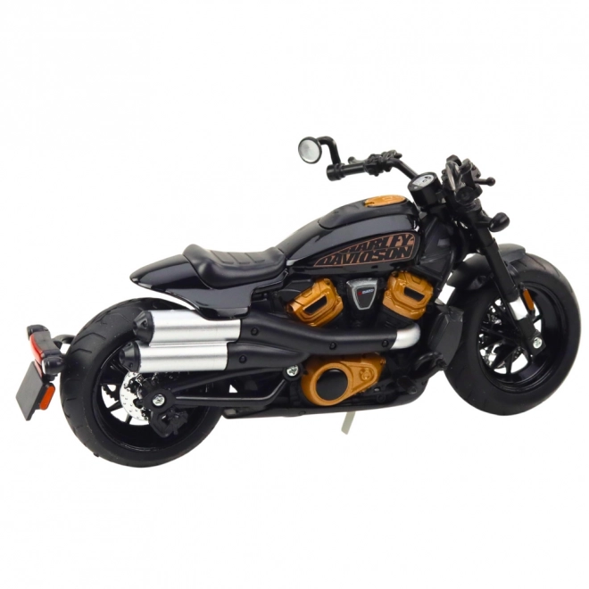 Schwarzes Chopper-Motorrad mit goldenen Akzenten 1:12