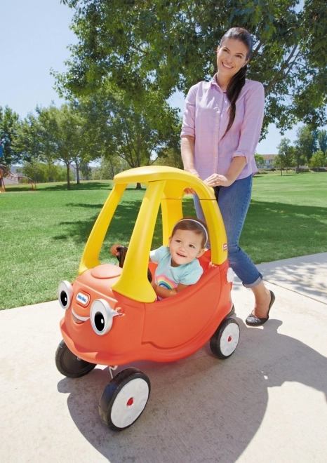 Kleines Tikes Cozy Coupe mit neuen Augen