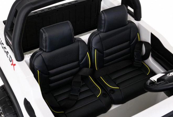 Fahrzeug Toyota Hilux Weiß