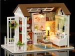Puppenhaus aus Holz – Wohnzimmer-Modell mit LED