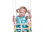Bunte Holzschaukel für Kinder bis 30 kg