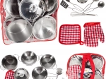 Metallisches Küchenset im Rucksack