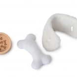 Hündchen Jules im Körbchen