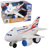 Smartwings Flugzeug mit Ansage von Kapitän und Stewardess