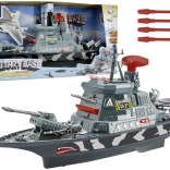 Militärschiff mit Licht- und Soundeffekten