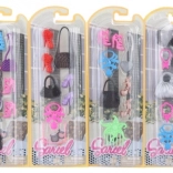 Puppenzubehör – Set mit Schuhen, Handtaschen und Halsketten