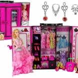 Puppe mit Kleiderschrank und Zubehör