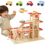 Holz-Parkhaus mit Aufzug und Fahrzeugen VIGA