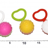 Rassel in Kugelform mit Herzmotiv