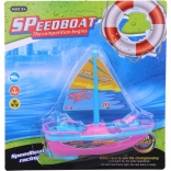 Plastiksegelschiff mit Batterie