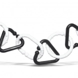 Schwarz-weiße Kunststoffkette für Babys – 8 Formen