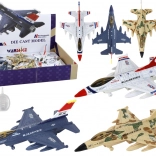 Kunststoffmodell eines Kampfflugzeugs mit Licht- und Soundeffekten