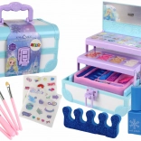 Kosmetikset im blauen Koffer