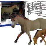 Set Pferde- und Fohlenfiguren der Rasse Capricorn mit Beet