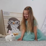 Interaktives Plüschhäschen mit Batteriebetrieb