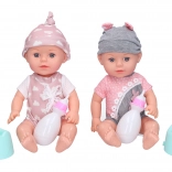 Baby mit Töpfchen und Flasche