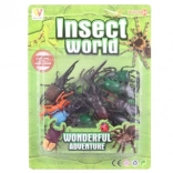 Sammlung von Kunststoff-Käfern auf Karte