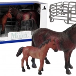 Set 2 Pferdefiguren mit Gehege und Fohlen