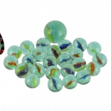 Glasmurmeln im Netz – Mix aus Größen