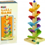 Holzbaum mit Murmelbahn