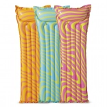 Aufblasbare Matratze mit buntem Aufdruck