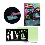 Tafel mit Stift und unsichtbarer Tinte, die im Dunkeln leuchtet