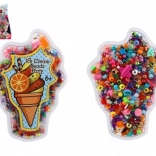 Set aus bunten Plastikperlen zum Basteln