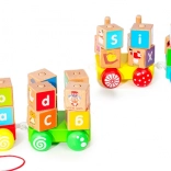 Holzzug mit Bildungswürfeln des Alphabets von Ecotoys
