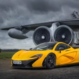 Diamantmalerei gelber Sportwagen am Flughafen 30x40 cm